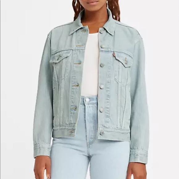 New light wash Levi’s Boyfriend Trucker Jacket - Picture 1 of 14